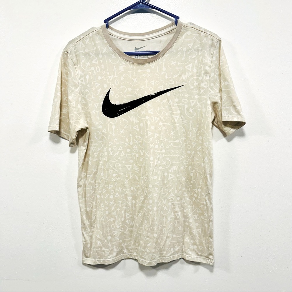Nike! The Nike Tee athletic cut T-shirt, beige, men’s size small!